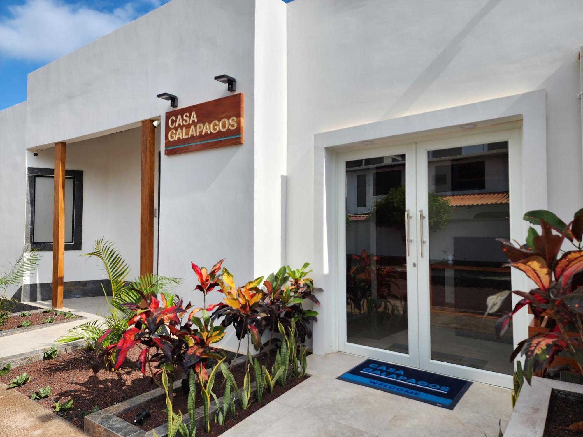 Casa Galapagos By Hostal Fragata Пуерто Айора Екстериор снимка