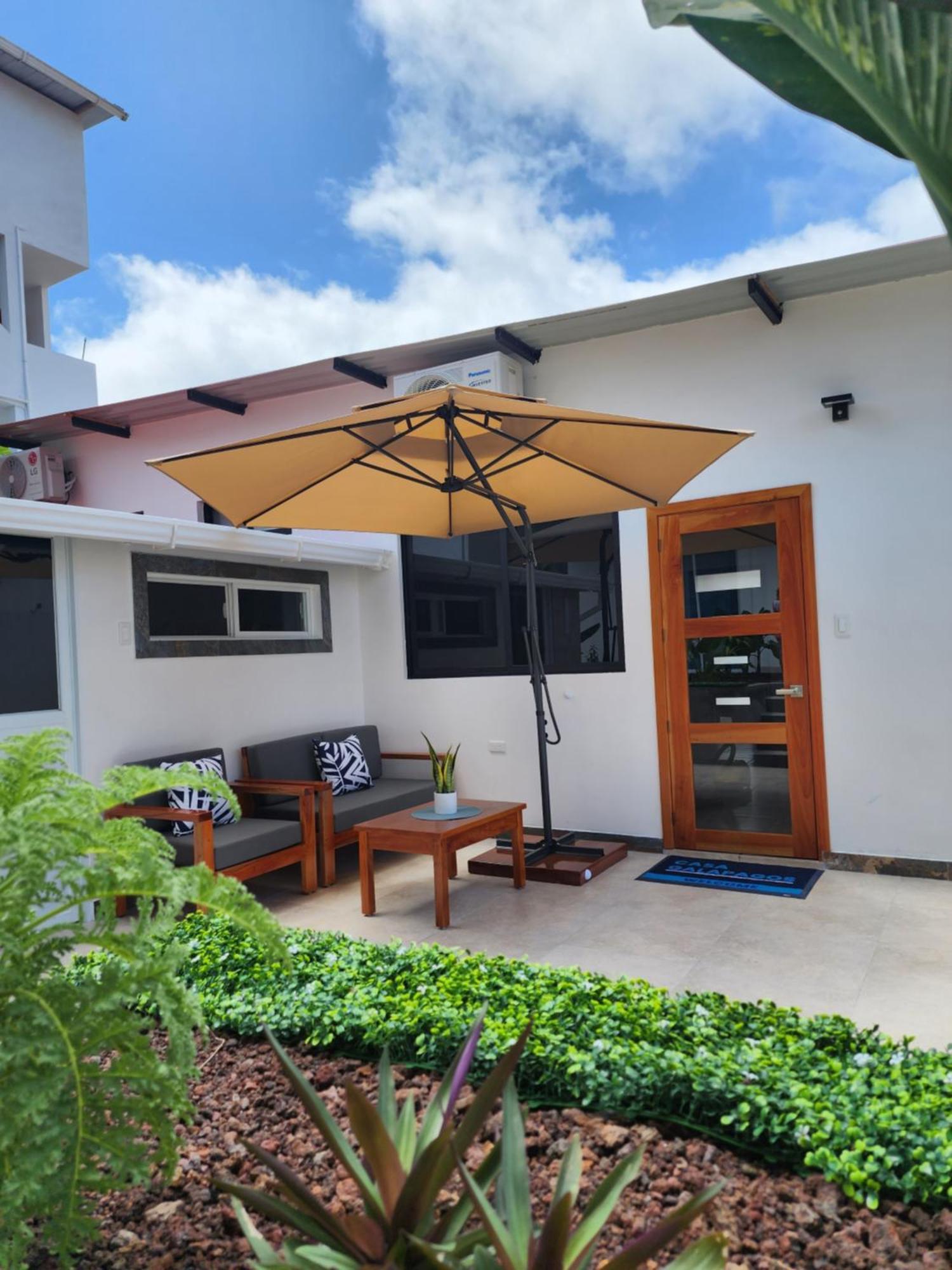 Casa Galapagos By Hostal Fragata Пуерто Айора Екстериор снимка